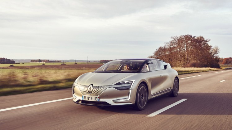 Renault heeft een afgeleide versie van de Symbioz conceptstudie gebouwd die inmiddels autonoom rijdend in de praktijk wordt getest.