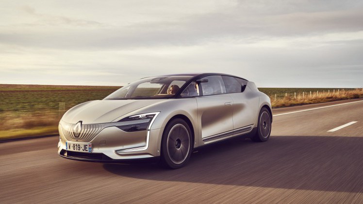 Renault heeft een afgeleide versie van de Symbioz conceptstudie gebouwd die inmiddels autonoom rijdend in de praktijk wordt getest.