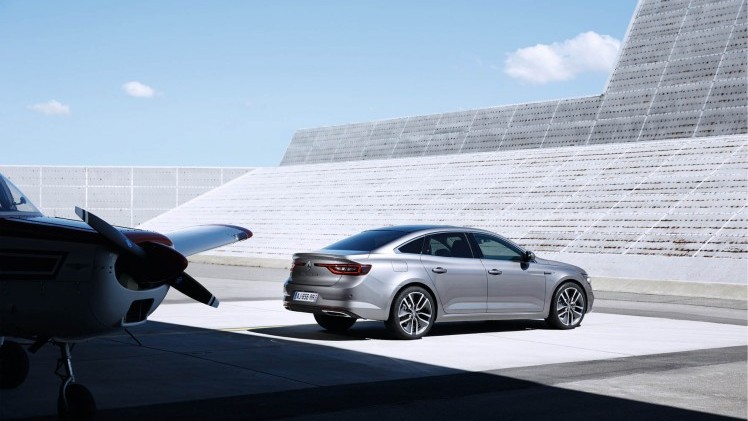 De Renault Laguna en Safrane hebben een opvolger in de vorm van de Talisman, de vierdeurs sedan van Renault die begin 2016 op de markt komt.