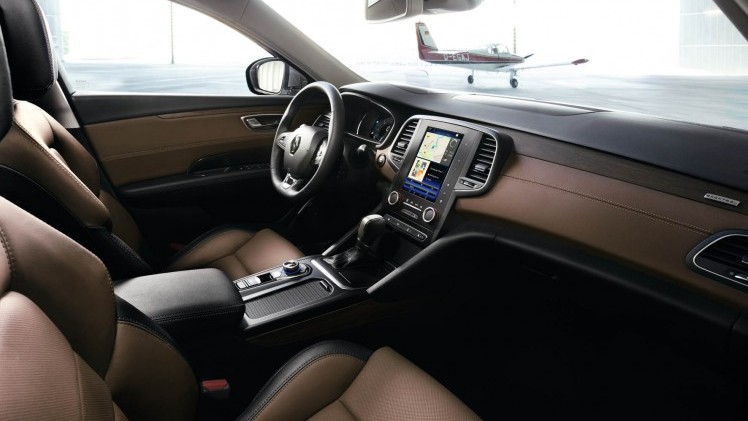 De Renault Laguna en Safrane hebben een opvolger in de vorm van de Talisman, de vierdeurs sedan van Renault die begin 2016 op de markt komt.