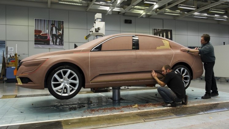 De Renault Laguna en Safrane hebben een opvolger in de vorm van de Talisman, de vierdeurs sedan van Renault die begin 2016 op de markt komt.
