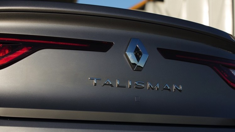 De Renault Laguna en Safrane hebben een opvolger in de vorm van de Talisman, de vierdeurs sedan van Renault die begin 2016 op de markt komt.