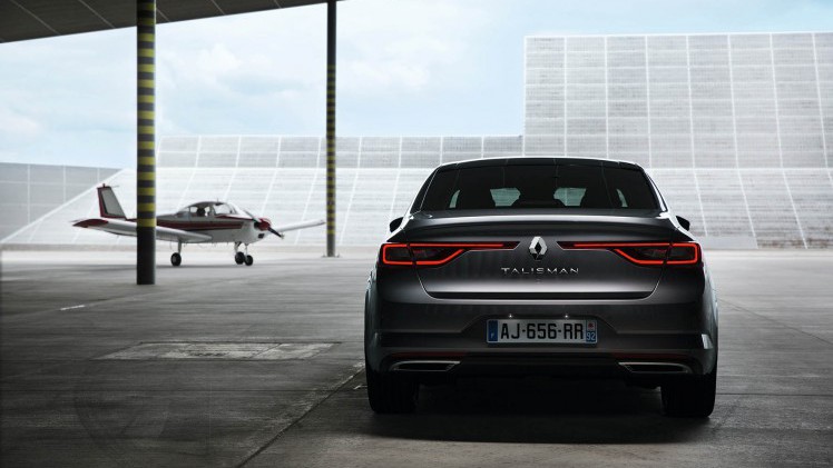 Prijzen en uitvoeringen van de nieuwe Renault Talisman Sedan en Estate zijn bekend. Ze staan begin 2016 in de showroom vanaf 30.590 euro met 21% bijtelling.