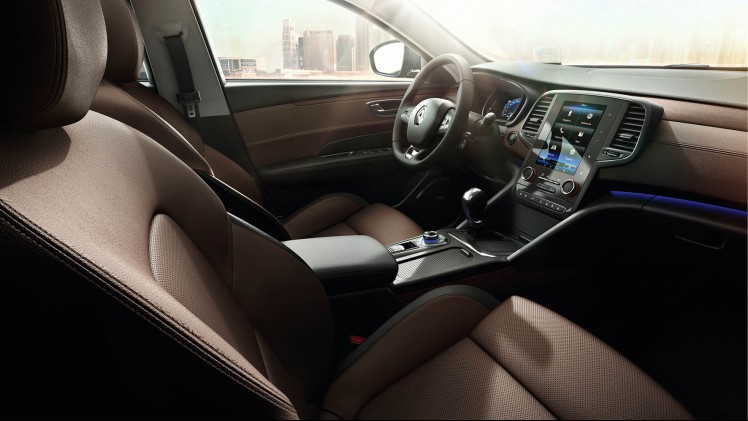 Prijzen en uitvoeringen van de nieuwe Renault Talisman Sedan en Estate zijn bekend. Ze staan begin 2016 in de showroom vanaf 30.590 euro met 21% bijtelling.