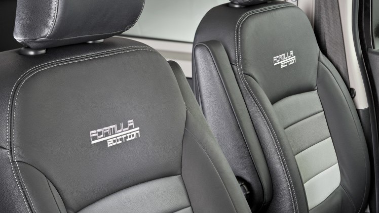 Op zoek naar een sportieve bedrijfswagen? Renault introduceert de Trafic Formula Edition met sportieve accenten en speciale styling.