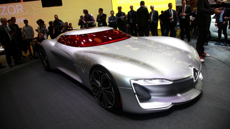 Renault toont op de Autosalon van Parijs de TreZor conceptcar, die een voorproefje geeft van Renaults nieuwe designtaal en technologien, waaronder autonoom rijden.