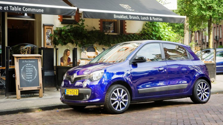 Renault introduceert Serie Signature modellen. De Renault Twingo VIVA bijt spits af, gevolgd door de Captur Barista.