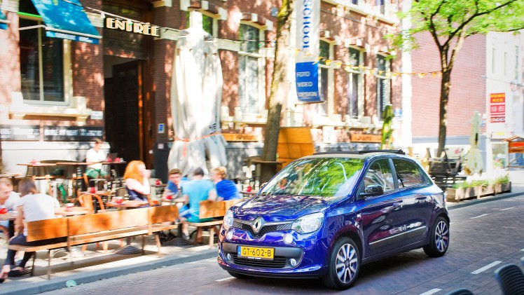 Renault introduceert Serie Signature modellen. De Renault Twingo VIVA bijt spits af, gevolgd door de Captur Barista.