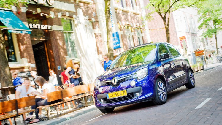 Renault introduceert Serie Signature modellen. De Renault Twingo VIVA bijt spits af, gevolgd door de Captur Barista.