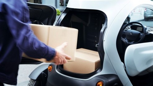 Elektrische Renault Twizy Cargo als bezorgauto door het land met Thuisbezorgd.nl