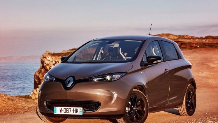 In 2013 kwam Renault met de ZOE, een auto die elektrische rijden betaalbaar en realistisch maakte. Nu is de auto gepdatet met onder andere een nieuwe batterij.