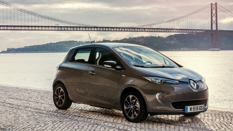 In 2013 kwam Renault met de ZOE, een auto die elektrische rijden betaalbaar en realistisch maakte. Nu is de auto gepdatet met onder andere een nieuwe batterij.