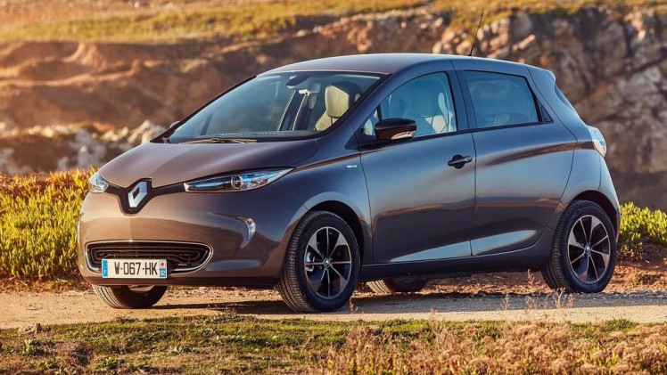 In 2013 kwam Renault met de ZOE, een auto die elektrische rijden betaalbaar en realistisch maakte. Nu is de auto gepdatet met onder andere een nieuwe batterij.