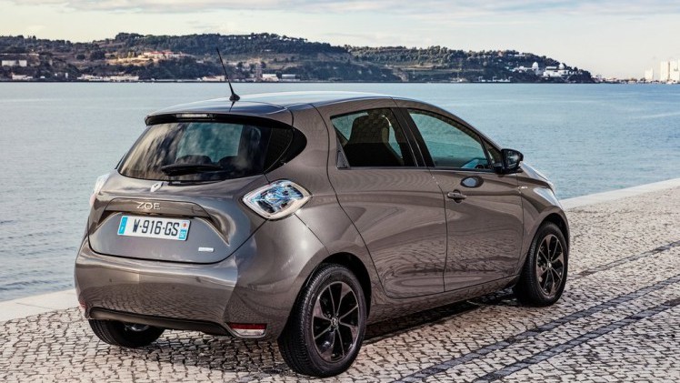 In 2013 kwam Renault met de ZOE, een auto die elektrische rijden betaalbaar en realistisch maakte. Nu is de auto gepdatet met onder andere een nieuwe batterij.