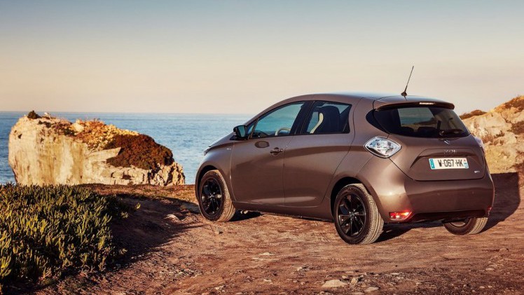 In 2013 kwam Renault met de ZOE, een auto die elektrische rijden betaalbaar en realistisch maakte. Nu is de auto gepdatet met onder andere een nieuwe batterij.