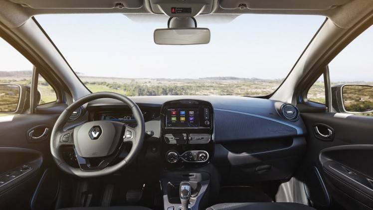 In 2013 kwam Renault met de ZOE, een auto die elektrische rijden betaalbaar en realistisch maakte. Nu is de auto gepdatet met onder andere een nieuwe batterij.