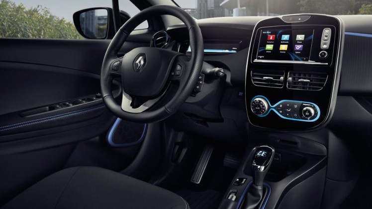 In 2013 kwam Renault met de ZOE, een auto die elektrische rijden betaalbaar en realistisch maakte. Nu is de auto gepdatet met onder andere een nieuwe batterij.