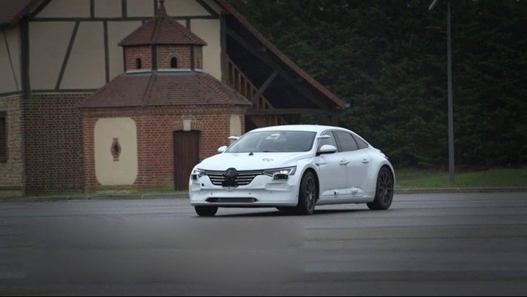 Renault experimenteert met nieuwe elektrische aandrijftechnieken en autonoom rijden in de Espace en Talisman.