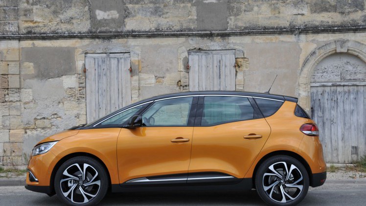 AutoVandaag doet een autotest met de Renault Scnic TCe 130.