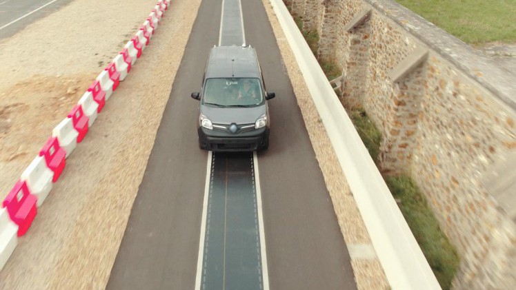 Renault doet mee in een proef om te komen tot rijdend opladen via inductie.