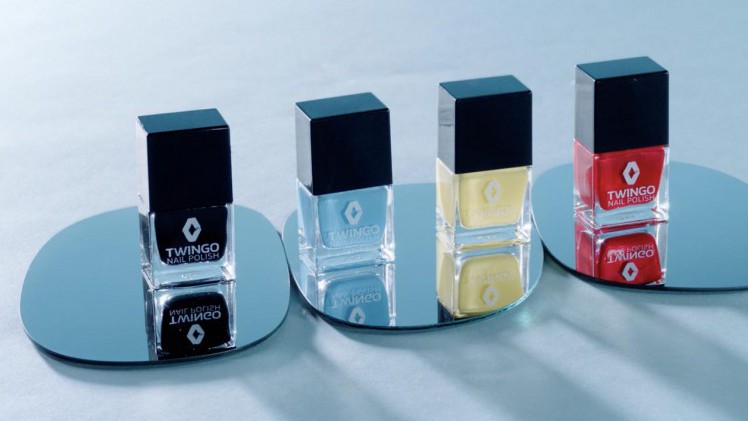 Renault lanceert een nagellak die ook kan worden gebruikt om de lak van de auto bij te tippen.