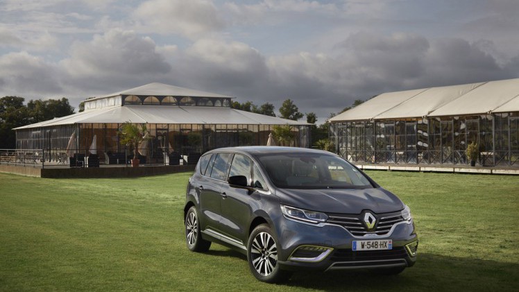 Renault voorziet de Espace niet alleen van een nieuwe benzinemotor, maar komt met tal van verbeteringen op detailniveau.