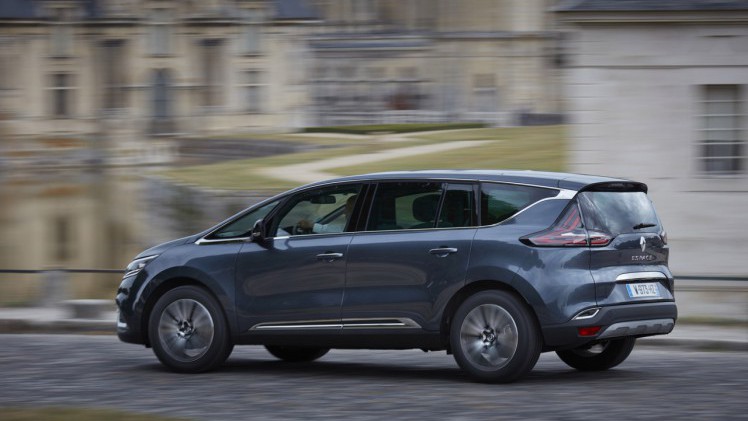Renault voorziet de Espace niet alleen van een nieuwe benzinemotor, maar komt met tal van verbeteringen op detailniveau.