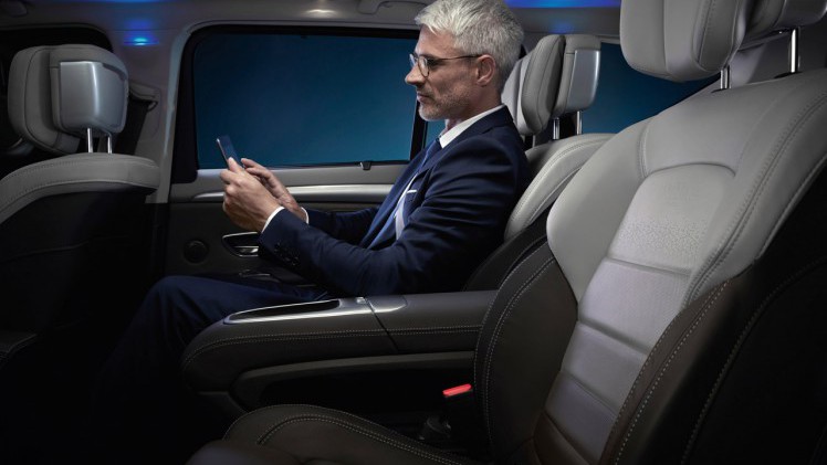 Renault voorziet de Espace niet alleen van een nieuwe benzinemotor, maar komt met tal van verbeteringen op detailniveau.