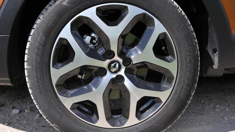 Kennismaking met de vernieuwde Renault Captur die vooral op details is verbeterd.