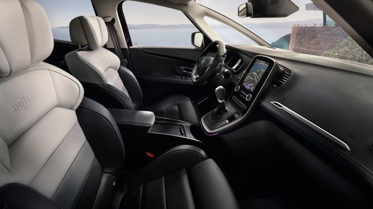 De Initiale Paris is vanaf september ook de meest luxueuze uitvoering van de nieuwe Renault Scnic.