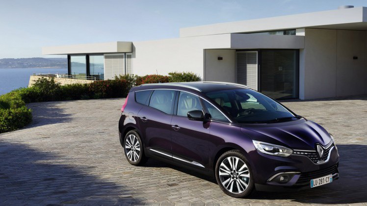 De Initiale Paris is vanaf september ook de meest luxueuze uitvoering van de nieuwe Renault Scnic.