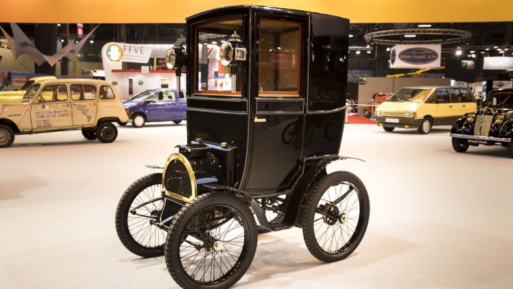 Renault komt met bijzondere auto's uit de fabriekscollectie naar het Loo en zoekt onder Renault-liefhebbers naar nog andere originele exemplaren.