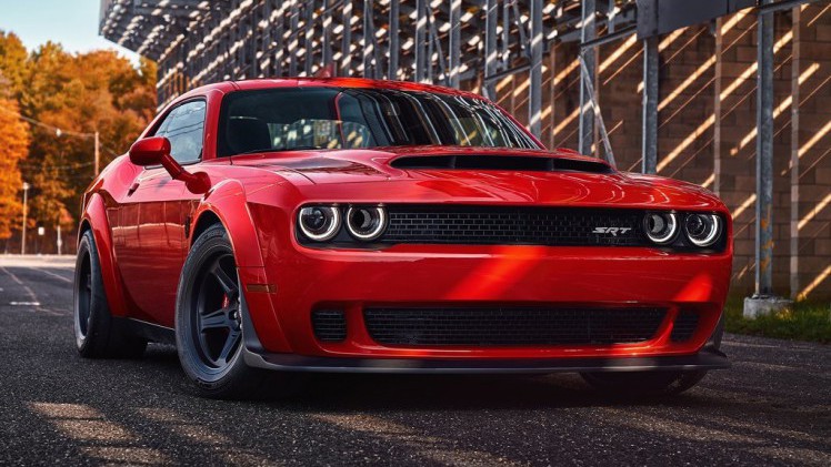 Na een uitgebreide teasercampagne is de auto nu dan officieel: de Dodge Challenger SRT Demon. De dikste uitvoering van de auto en meteen ook de snelst accelererende productieauto.