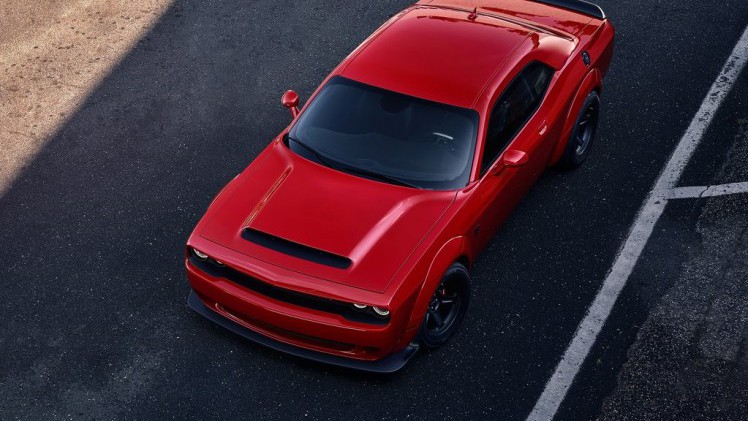Na een uitgebreide teasercampagne is de auto nu dan officieel: de Dodge Challenger SRT Demon. De dikste uitvoering van de auto en meteen ook de snelst accelererende productieauto.
