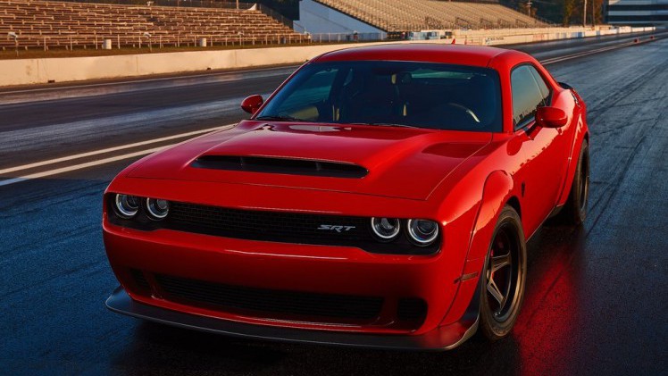 Na een uitgebreide teasercampagne is de auto nu dan officieel: de Dodge Challenger SRT Demon. De dikste uitvoering van de auto en meteen ook de snelst accelererende productieauto.
