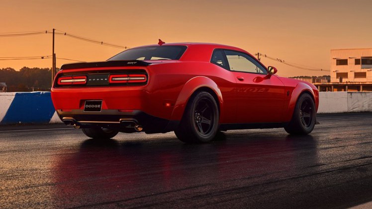 Na een uitgebreide teasercampagne is de auto nu dan officieel: de Dodge Challenger SRT Demon. De dikste uitvoering van de auto en meteen ook de snelst accelererende productieauto.