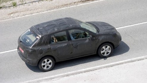 In 2006 liet Renault in Parijs al een concept zien van een vierwielaangedreven auto. Er is flink wat tijd overheen gegaan voor we weer wat hoorden van dit project, maar het merk is druk aan het testen