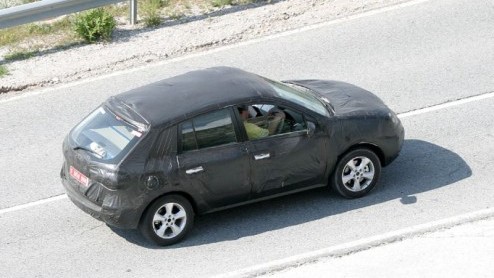 In 2006 liet Renault in Parijs al een concept zien van een vierwielaangedreven auto. Er is flink wat tijd overheen gegaan voor we weer wat hoorden van dit project, maar het merk is druk aan het testen