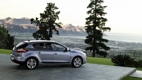 Het digitale doek van de Renault Megane is er helemaal af. De nieuwe generatie zit boordevol nieuws. Zoals we gewend zijn van Renault mogen de looks er opnieuw wezen en zit de populaire Fransmon vol m