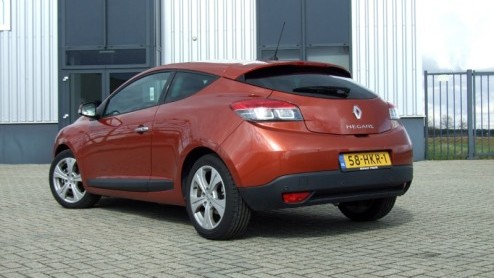 Renault heeft de laatste jaren niet echt spetterende modellen op de markt gebracht. Op de een of andere manier is de fabrikant op de vingers getikt en dat leidt nu onder meer tot een model als de Mga