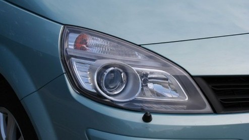 Renault is al jaren marktleider in de klasse die het zelf heeft uitgevonden, die van de midi-MPVs. En met dat succes gaan de Fransen voorzichtig om, want bijna elk jaar is er wel een kleine veranderi