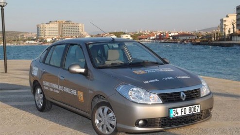 De Renault Symbol is een relatief voordelig ontwikkelde Fransman, bedoeld voor onder meer Turkije en Rusland. Het merk hield in Turkije een eco-challenge, om te laten zien dat je ook in gebruik niet o