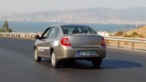 De Renault Symbol is een relatief voordelig ontwikkelde Fransman, bedoeld voor onder meer Turkije en Rusland. Het merk hield in Turkije een eco-challenge, om te laten zien dat je ook in gebruik niet o