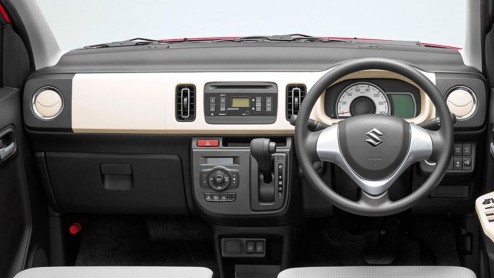 Bij ons mag de Suzuki Alto dan vervangen zijn door de Celerio, in Japan is gewoon de nieuwe versie gepresenteerd. En die is ontzettend 80's verantwoord.