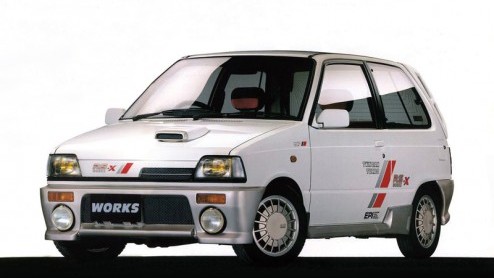 Bij ons mag de Suzuki Alto dan vervangen zijn door de Celerio, in Japan is gewoon de nieuwe versie gepresenteerd. En die is ontzettend 80's verantwoord.