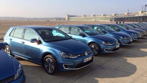 Prijs Volkswagen e-Golf circa 36.000 euro. De volledig elektrische Volkswagen Golf is vanaf juli leverbaar en heeft een complete uitrusting. Zakenrijders betalen 4% bijtelling.