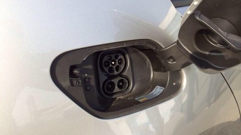 Prijs Volkswagen e-Golf circa 36.000 euro. De volledig elektrische Volkswagen Golf is vanaf juli leverbaar en heeft een complete uitrusting. Zakenrijders betalen 4% bijtelling.