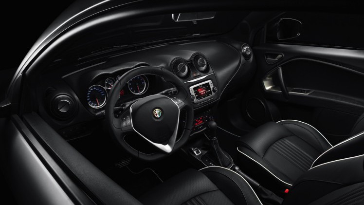 Autotest en rijimpressie met Alfa MiTo QV, grote broer Giulietta QV en de hit van 2015, de 4C Spider. Stap in het hart van Alfa Romeo.