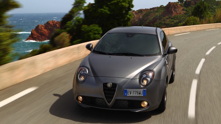 Autotest en rijimpressie met Alfa MiTo QV, grote broer Giulietta QV en de hit van 2015, de 4C Spider. Stap in het hart van Alfa Romeo.