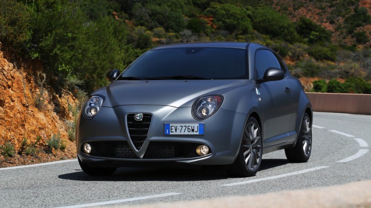 Autotest en rijimpressie met Alfa MiTo QV, grote broer Giulietta QV en de hit van 2015, de 4C Spider. Stap in het hart van Alfa Romeo.